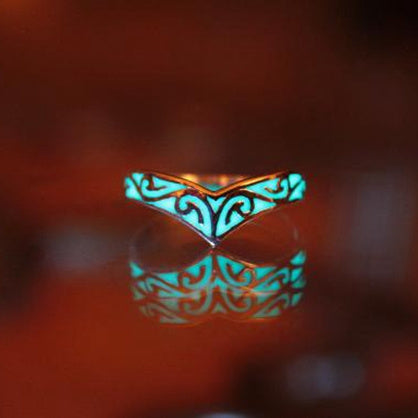 JaiDee Grace Celtic V-Shape Luminous Sterling Silver Ring