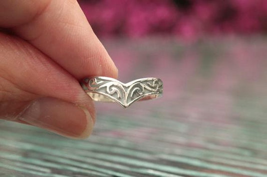 JaiDee Grace Celtic V-Shape Luminous Sterling Silver Ring