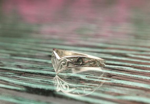 JaiDee Grace Celtic V-Shape Luminous Sterling Silver Ring