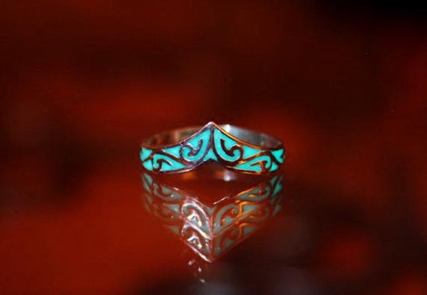 JaiDee Grace Celtic V-Shape Luminous Sterling Silver Ring